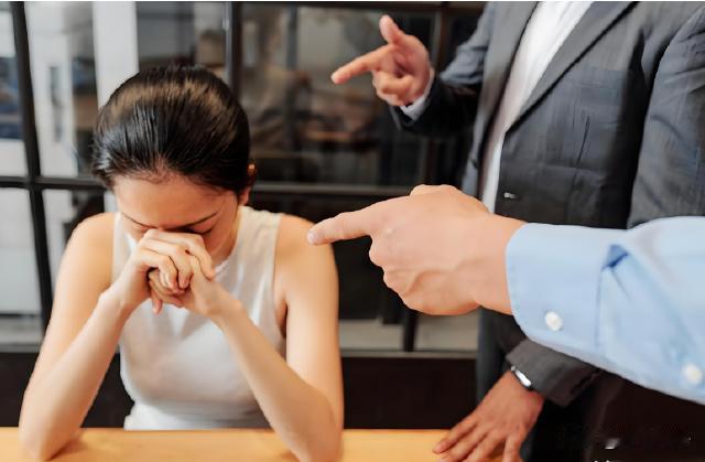 江苏，已婚男子看上了身材妖娆、长相热辣的女同事，虽然自己有老婆，却老是对人家想入