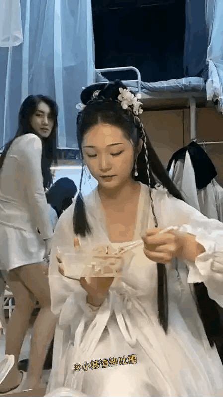 宿舍放松很正常呀