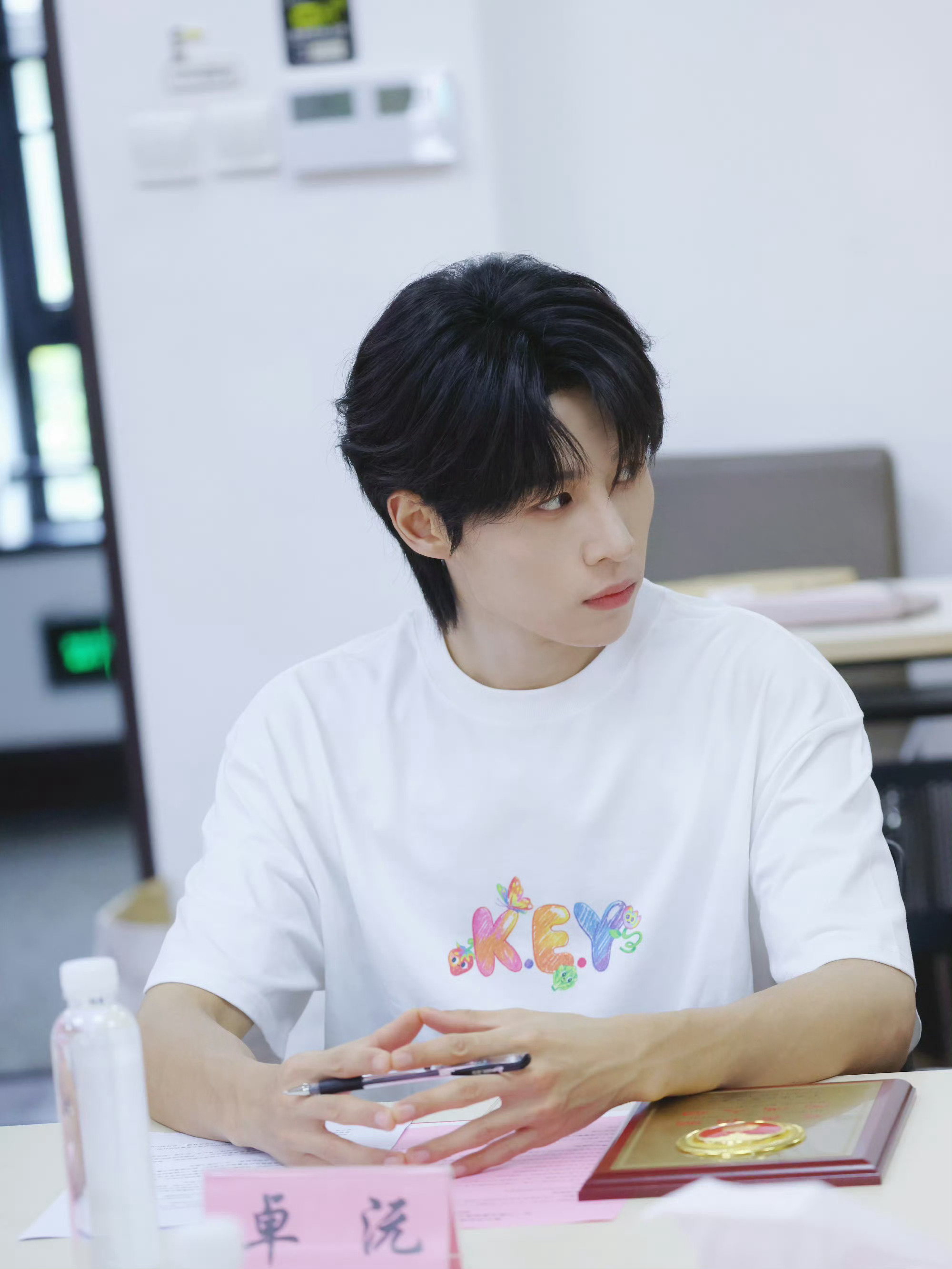 卓沅携粉丝定向帮扶医学⽣群体温柔又有力量！卓沅将巡演周边全部收益定向帮扶医学生，