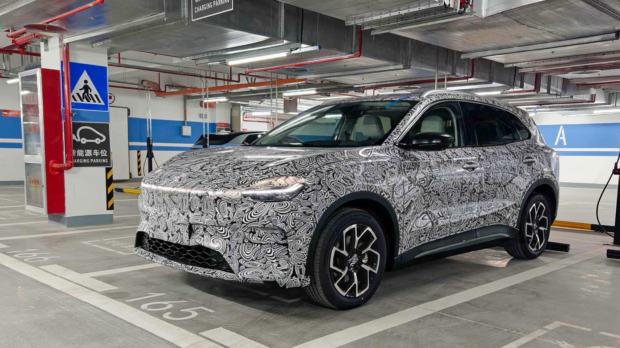 上汽新款SUV谍照出现了。 MG4的家族语言，好看不⬇️ 