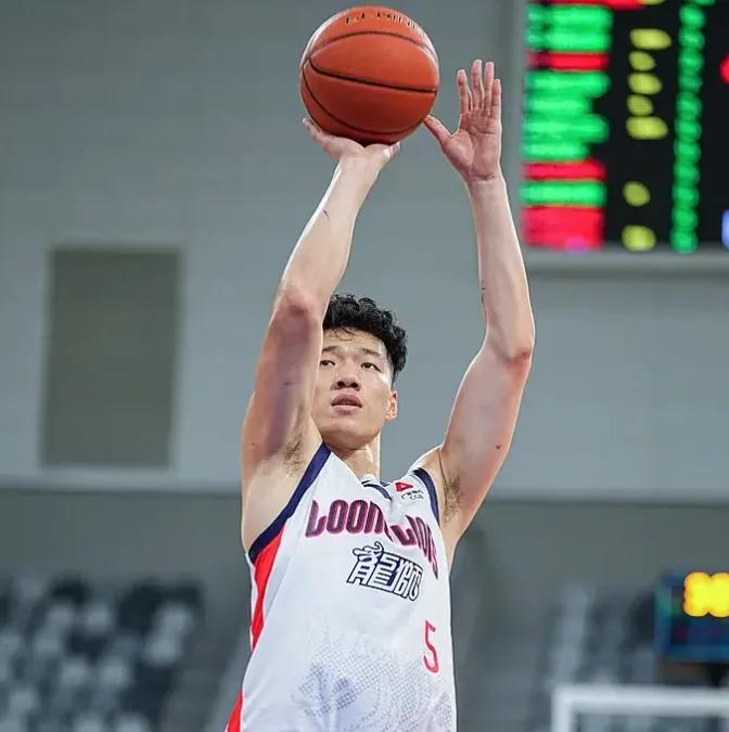 季前赛下午场点评：广州惨败天津，三分球22中1外援无力。CBA季前赛今天开打，下