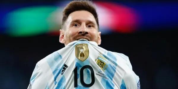 阿根廷人赢得了世界杯，却把马岛输给了英格兰。中国足球无法战胜阿根廷，却从英格兰手