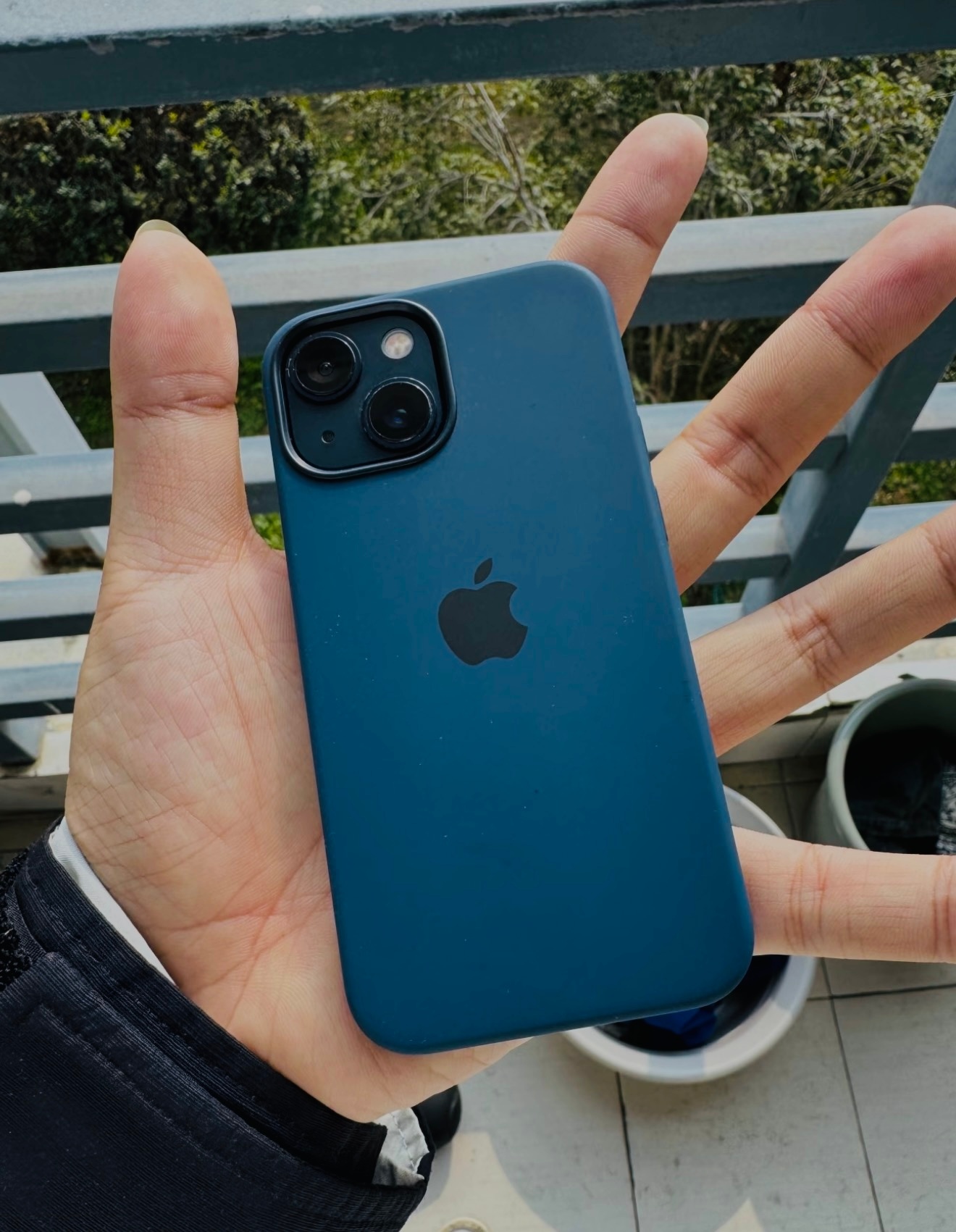 现在还有人想着iPhone mini小屏么？再说直白一点，如果给它最新的A19处