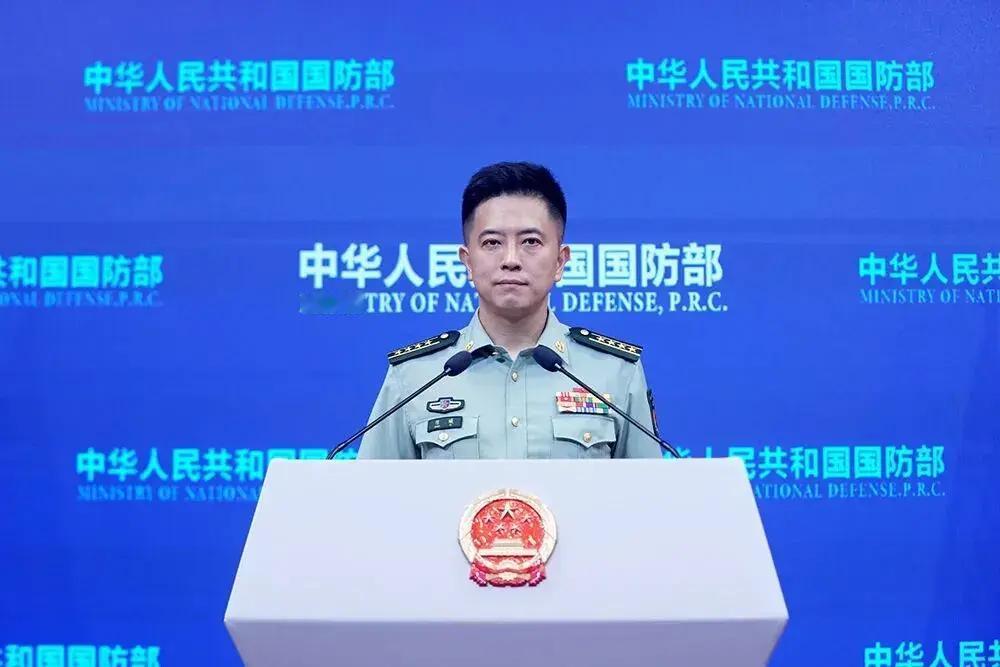 中国国防部发出最强通告！
赖在仁爱礁多年的菲律宾破船，这次可能是真的保不住了。