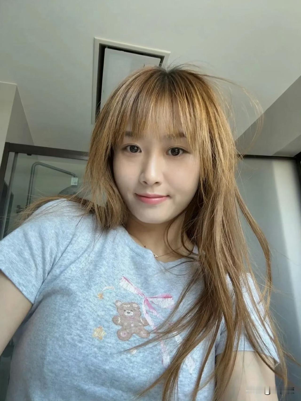 刘炜珊：💛最近🧡 ​​​
乒乓球