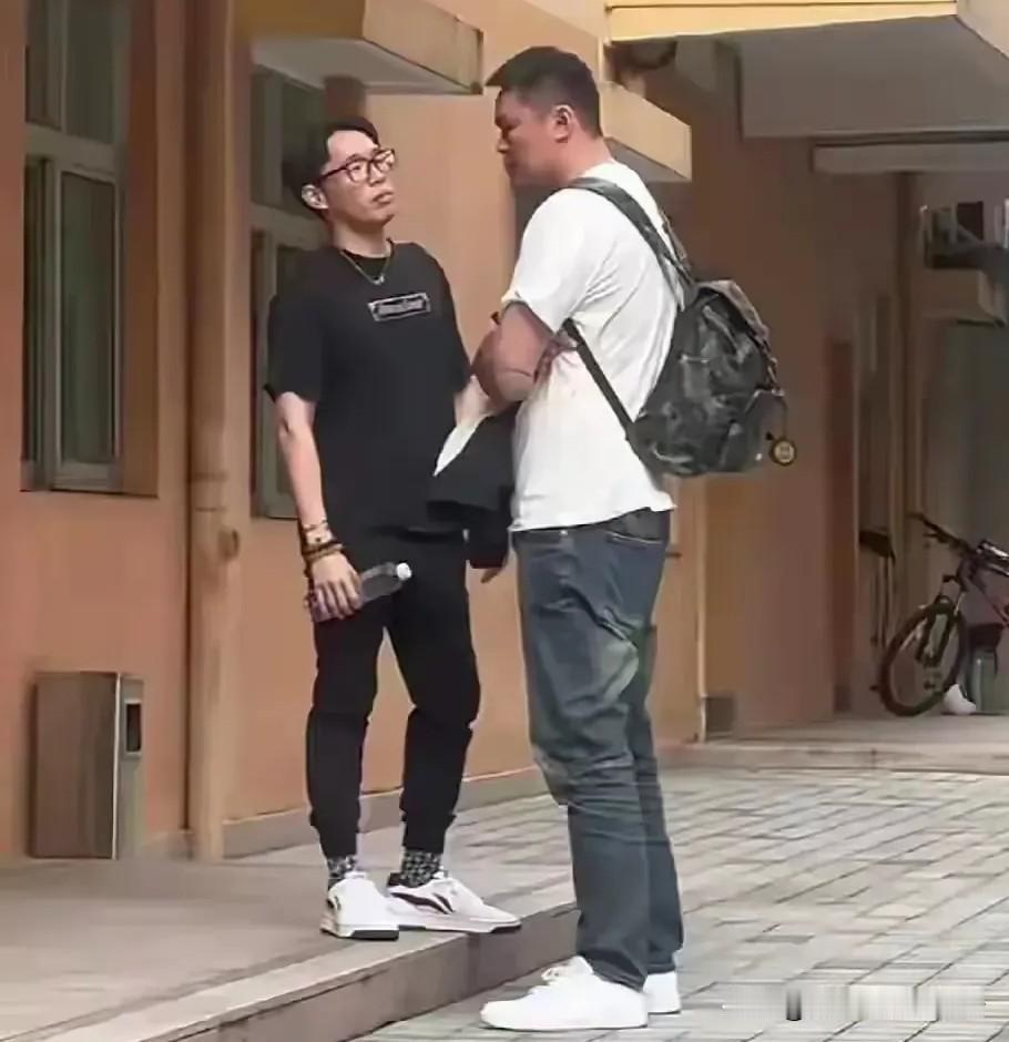 资深球迷没有人不知道朱芳雨的鼎鼎大名，“三分雨”成了朱芳雨的代名词，“万分先生”