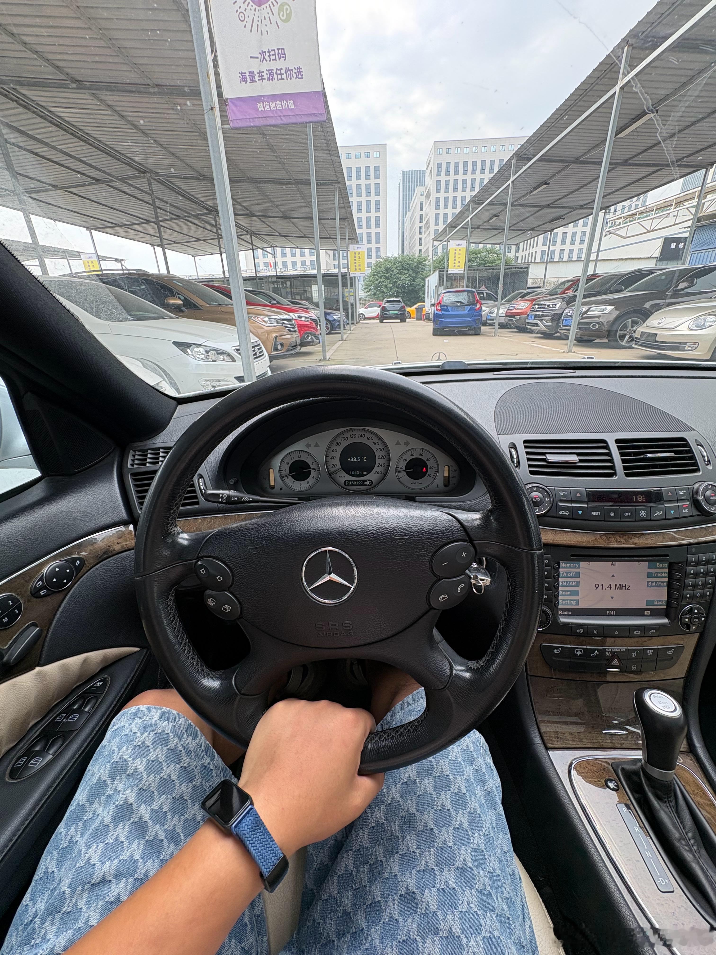 🚗现在玩老豪车成本真低……2万多块的W211已到店 静待整备08年 花生大灯 