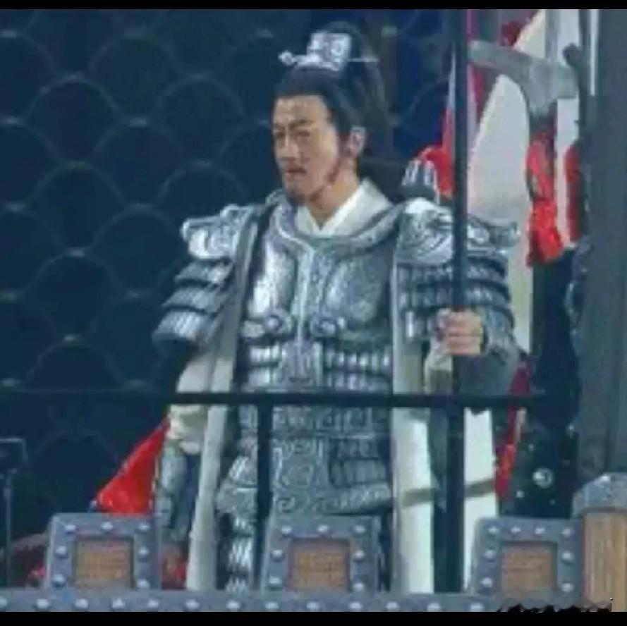 何润东扮演项羽助力苏超，

真的是威武霸气啊，可是有点小遗憾，就是项羽没有骑马，