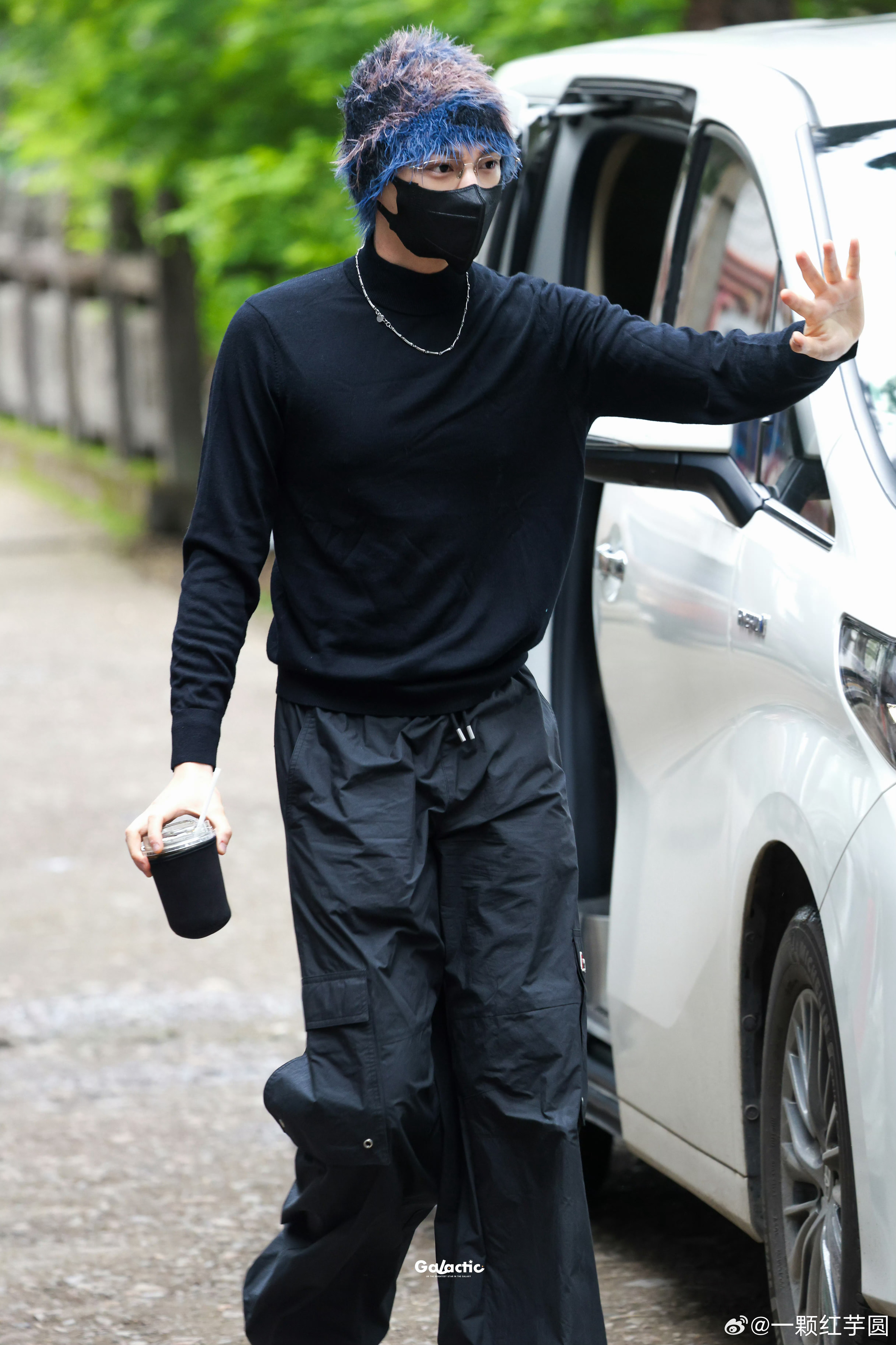 丁禹兮 这身材，宽肩细腰胸肌大长腿！够sexy，斯哈斯哈