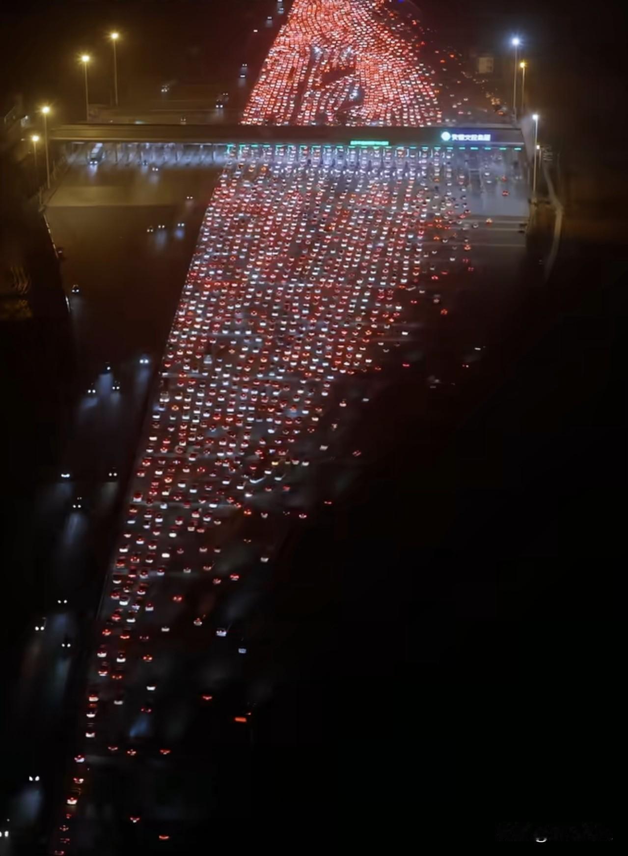 春节假期结束，千万游子踏上返程路。还是在家乡就业的人，才是真正厉害的人啊！打工返