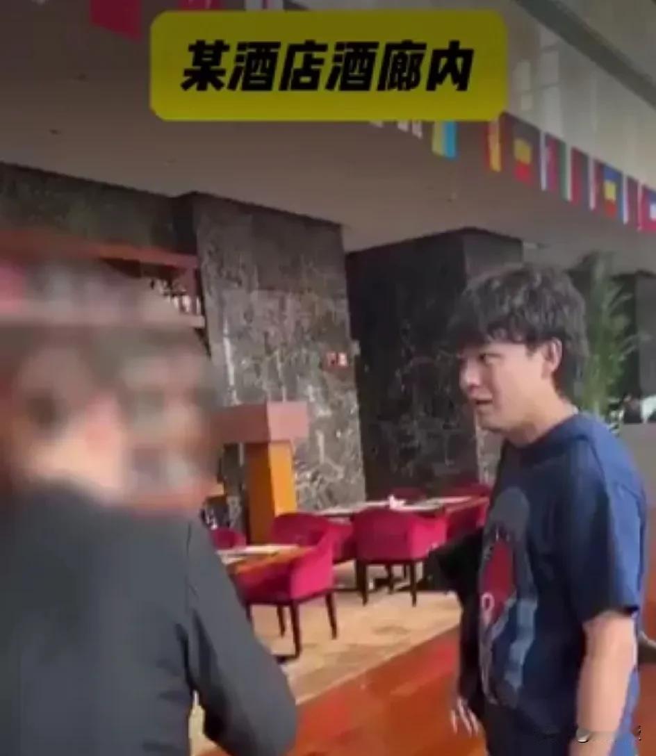 厉害了[赞]博主“勃勃不讲理”在石家庄希尔顿酒店发现“万国旗”中没有中国国旗，便