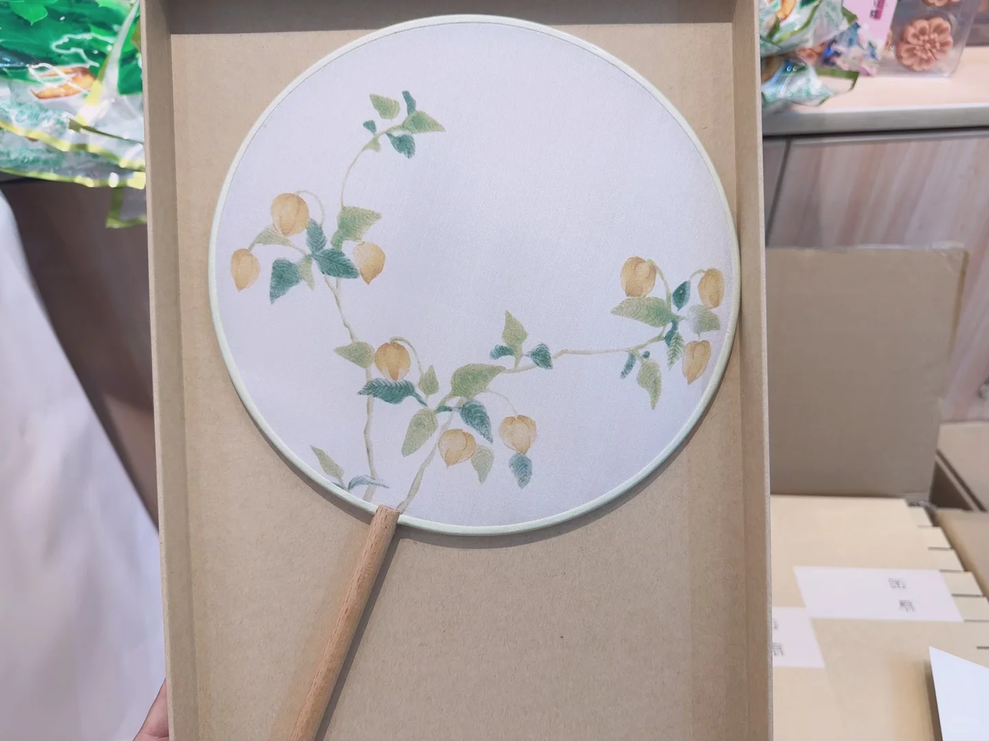 武汉的特色地方手工艺品｜真丝团扇太高雅了