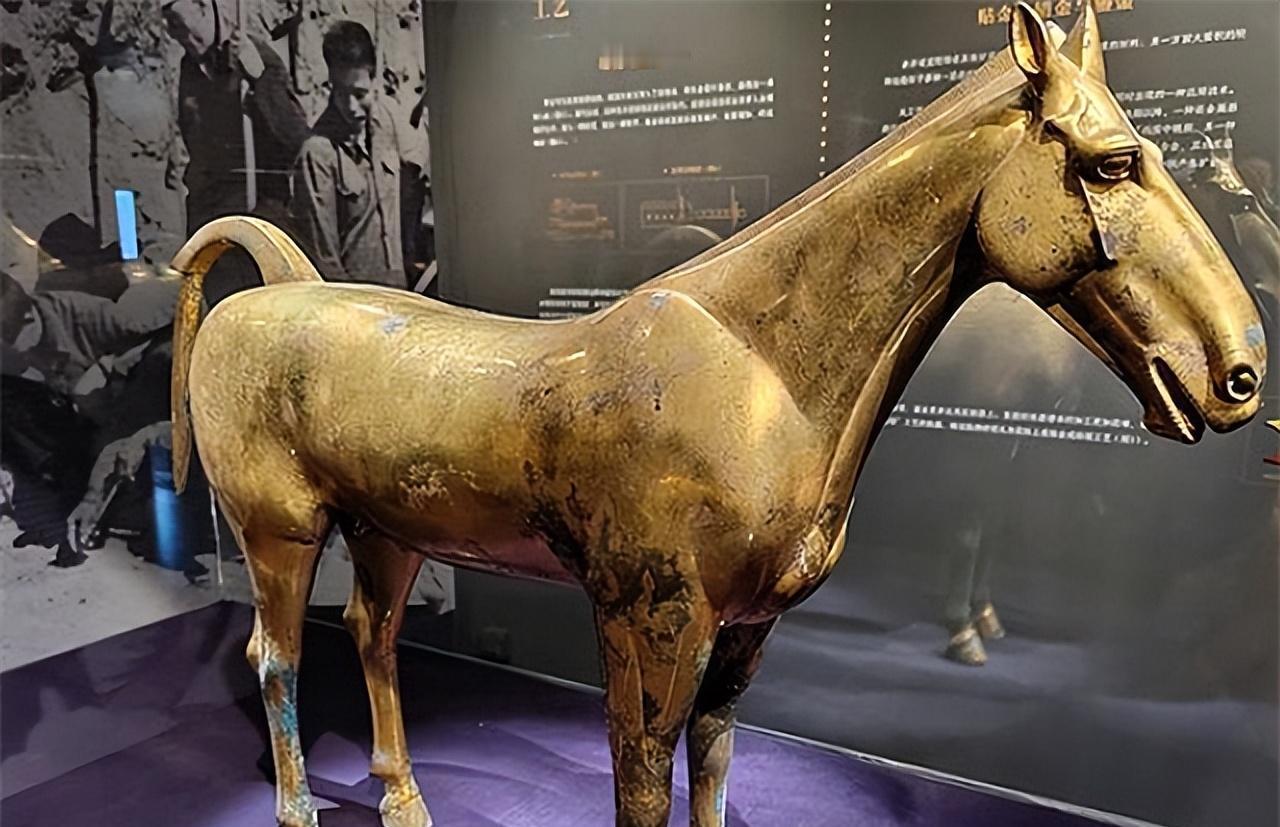 1981年，陕西农民无意间挖到一匹金马，村民欲花高价购买，没想到农民不为所动，无