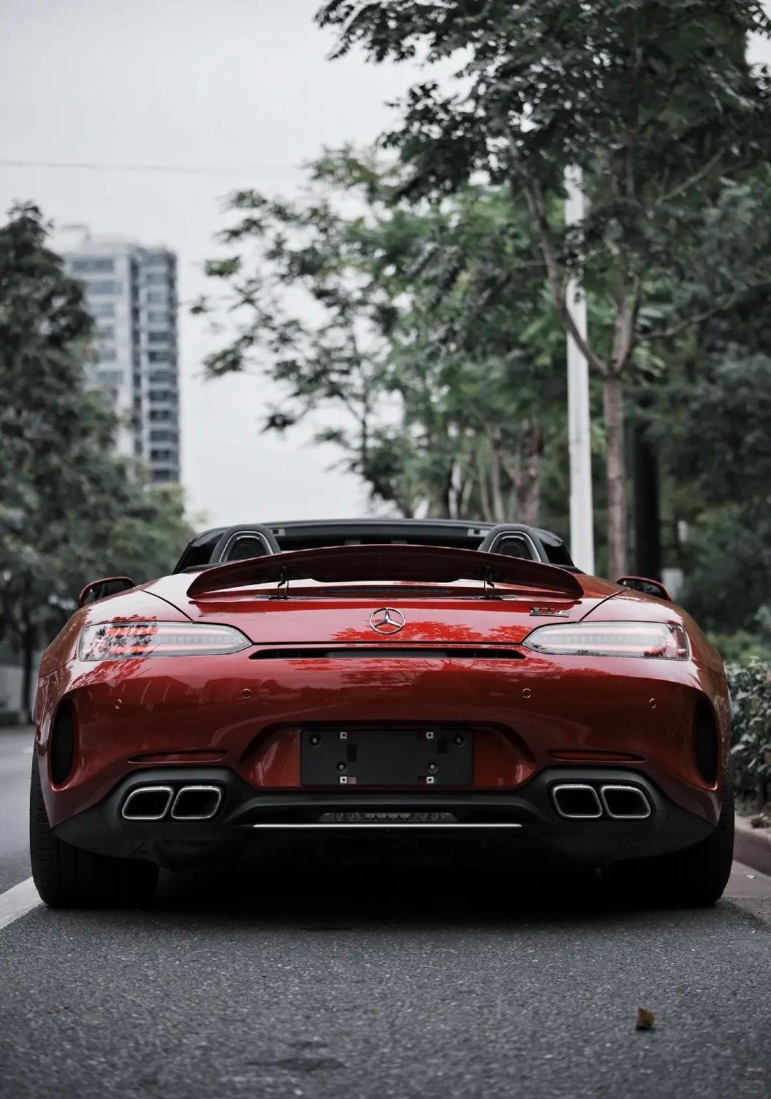 AMG GT C 堪称 AMG 跑车巅峰！如果想找一台周末能下赛道，日常也能开的