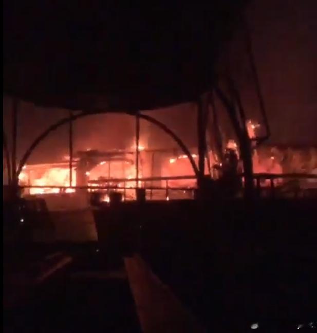 【印度果阿邦夜店发生大火致至少23人死亡】海外新鲜事 印度果阿邦（Goa）阿尔波