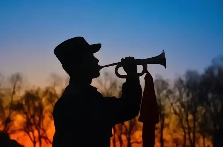 军号突然敲警钟：斗争已到临界点，放弃幻想、准备战斗！这仗不一定开枪，但人人都在战