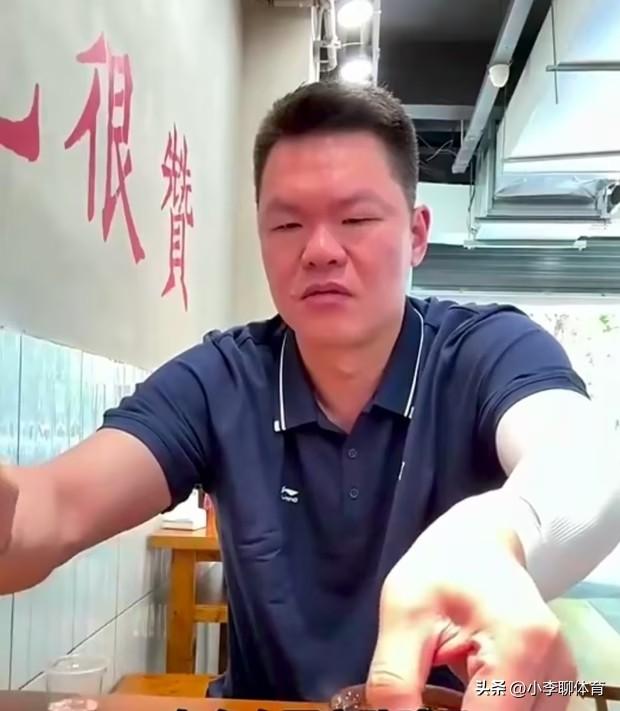 头发熬白，朱芳雨真是一位不错的总经理！

今日，广东男篮总经理朱芳雨在社交媒体上