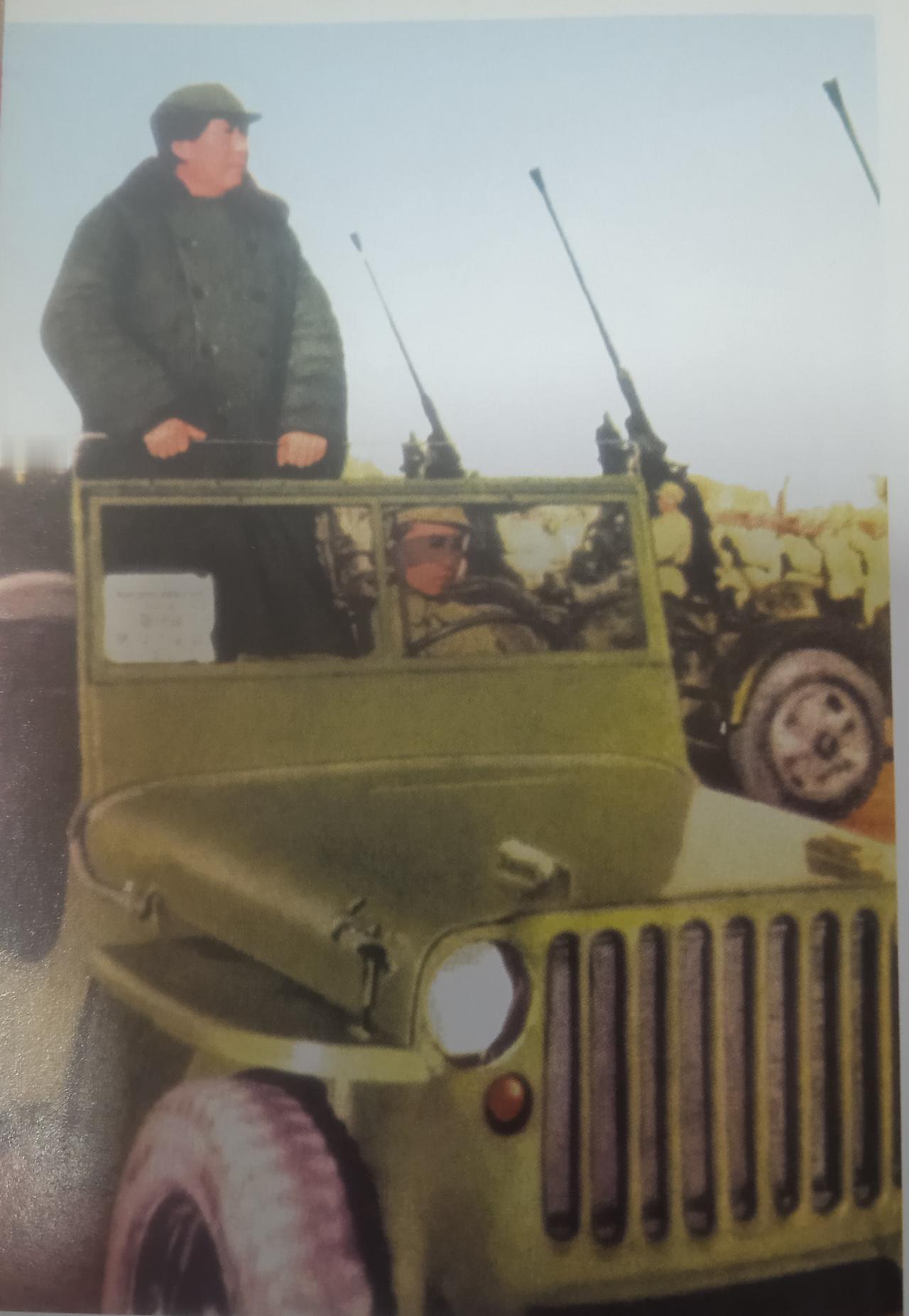 上世纪70年，国际风云变幻无常，超级大国企图压杀中国。毛主席向全党全国全军发出: