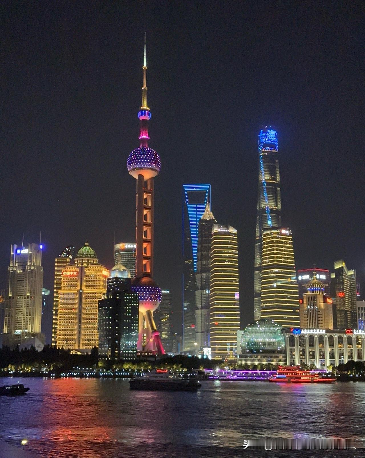 到了中年才知道，最好的关系是不打扰。

上周去上海出差，想着表姐在那儿住，出发前