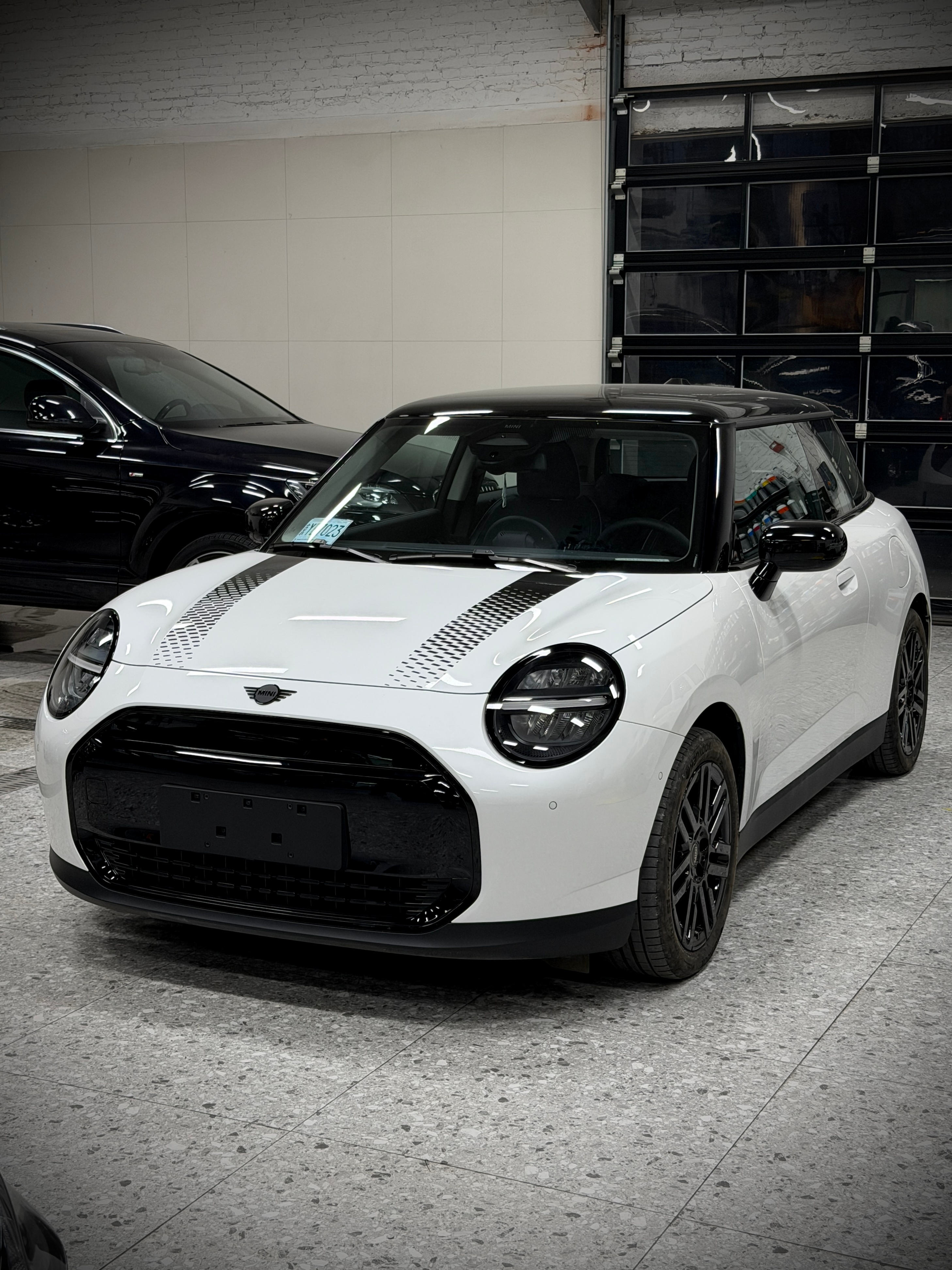 给我爽姐的J01电mini彻底黑化了 🐼熊猫配色，黑嘴、黑标、黑轮子再加黑拉花