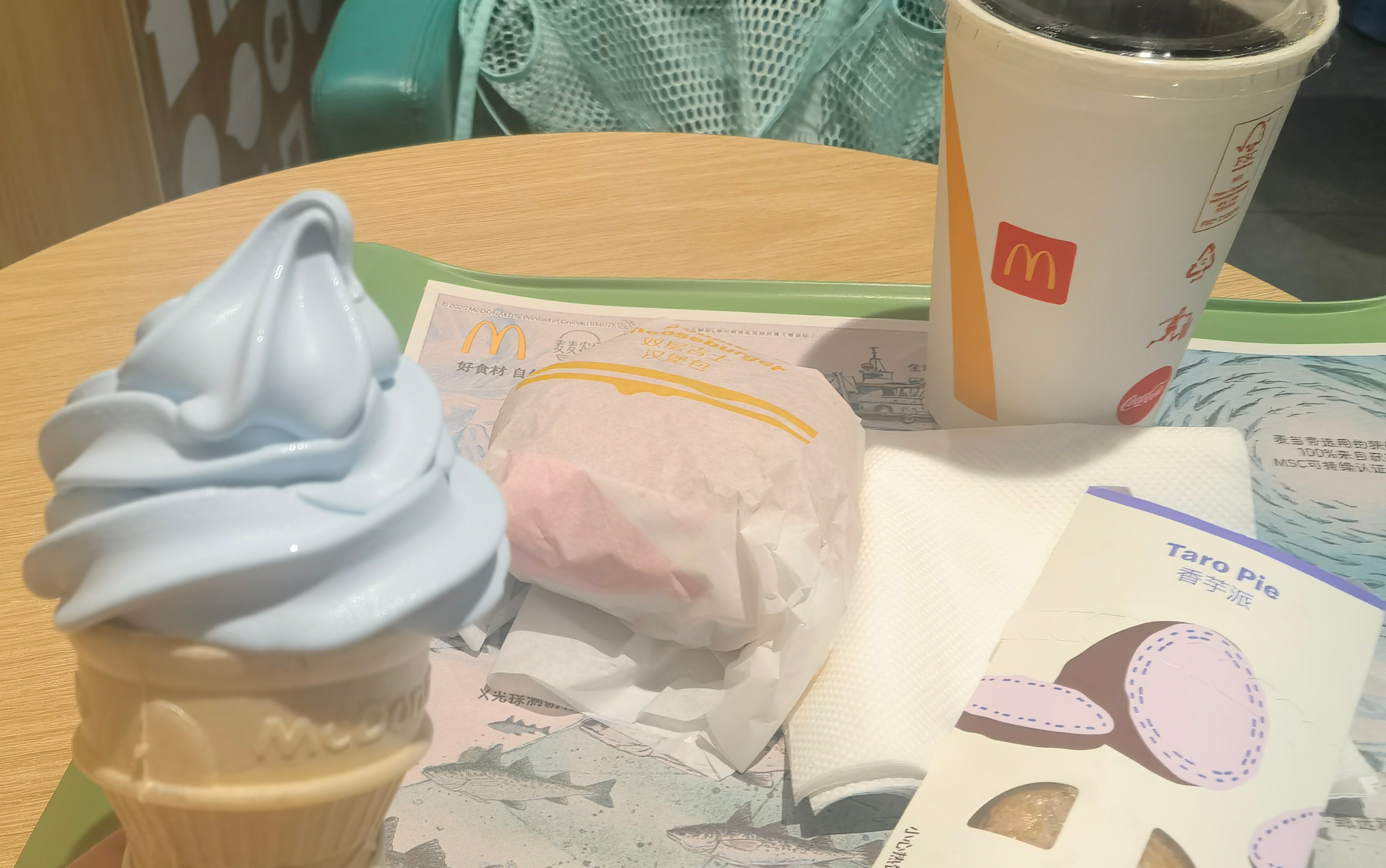 这个蓝色的甜筒不错，但是好多家店都没有，好无语