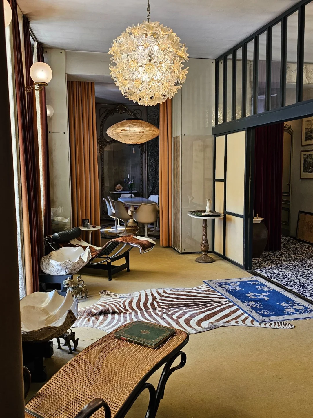 他不住这里，还要毁掉这里。