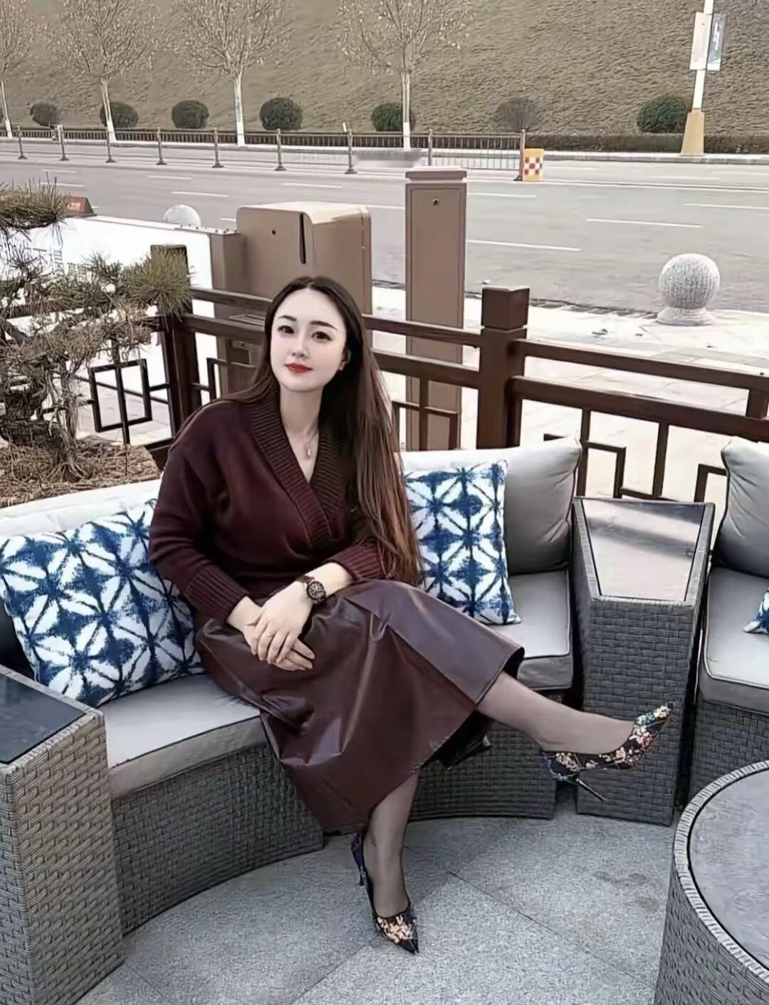 人生最好的状态，是活的没有伪装，随意的做自己喜欢的事情，不取悦他人，不亏负自己…