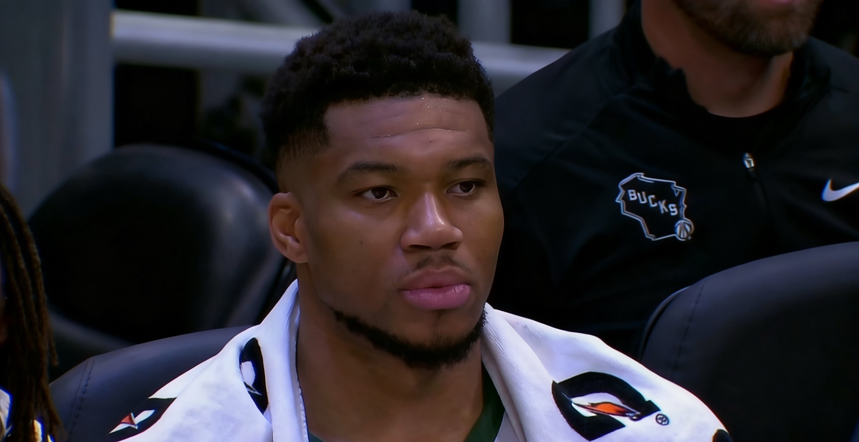 G14 vs雄鹿 围剿困兽1.因为绯闻对象的关系，湖人对这场球多少带点不一样的情