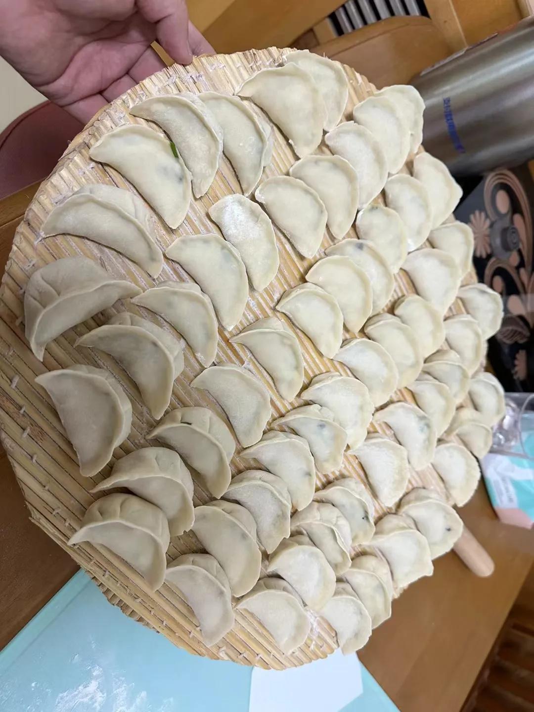 年越来越近，年味越来越浓。不知不觉，已经临近年关。

今天，北方开始过小年了。
