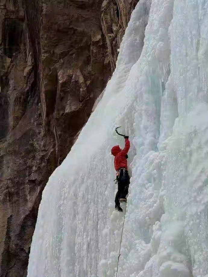 王一博紧张到忘记喊落冰王一博真是高能量人    内心世界好丰富啊这冰  路上我见
