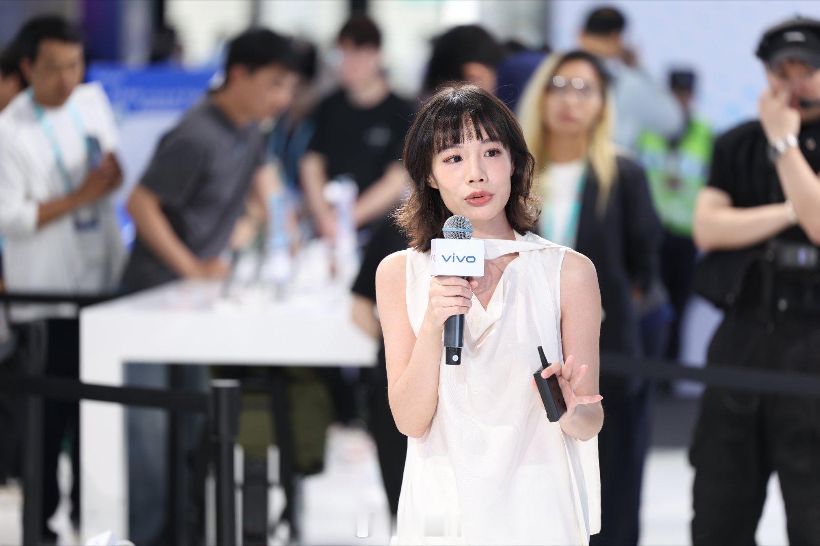 MWC26上海正式开幕，6月25日，vivo X Fold6的多位先锋用户在vi