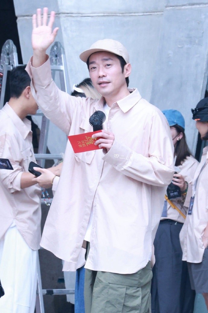 #张栋梁正式回归演员##张栋梁内地第一部剧开机#  电视剧《吉屋》端午节开机，饰