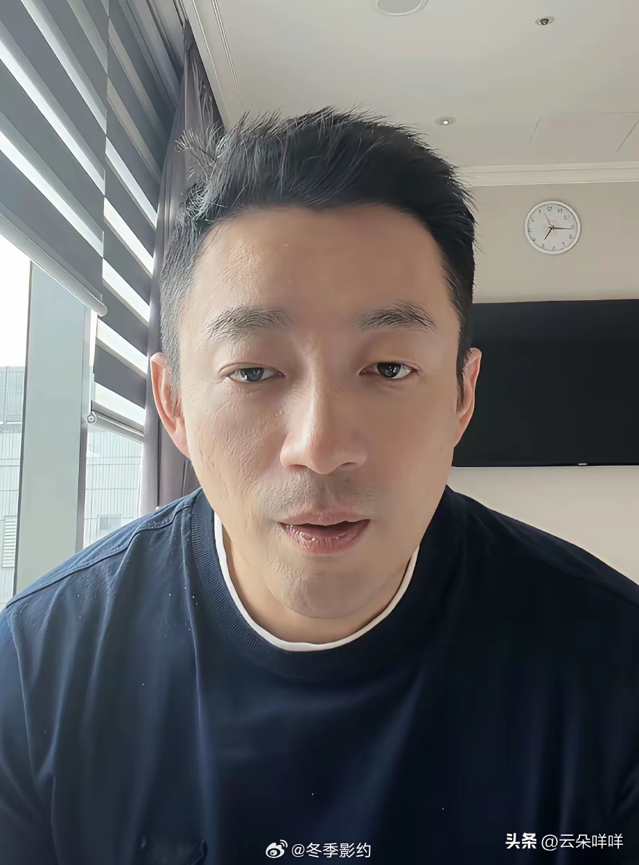 筱梅还在坐月子，小菲就和她商量怎么带小宝宝回北京的事了！筱梅说，他们两个都要回去