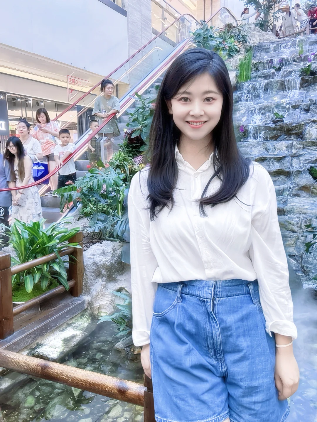 汀花雨细，又是秋来