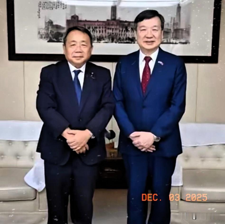 近日，台当局驻日代表李逸洋在与大汉奸石平会谈时宣称：“很多人难以清晰区分台海民众