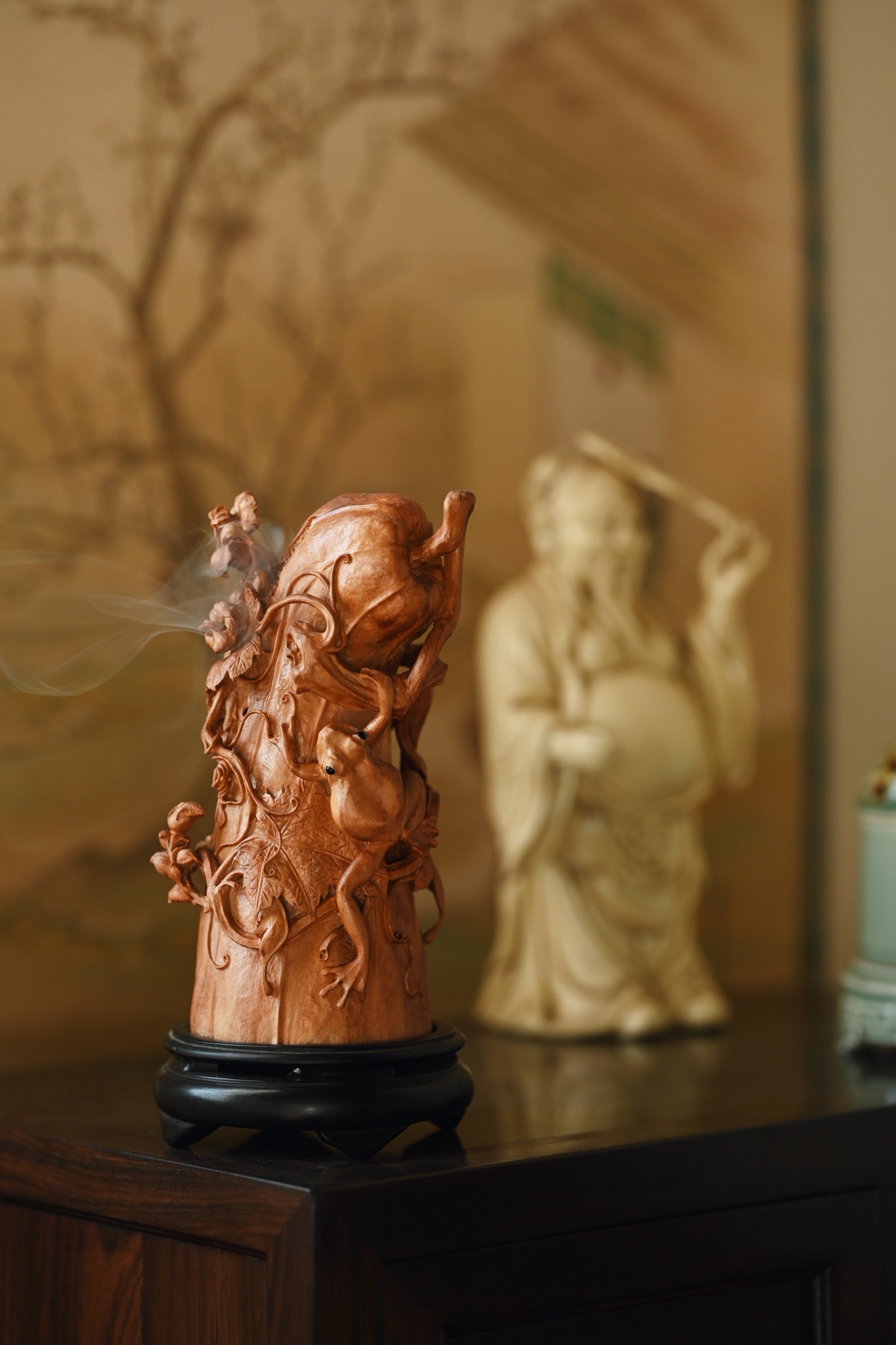 老山檀 | 呱呱来财 香炉料质细腻，运刀圆融，丝瓜丰硕饱满，叶片层叠，藤蔓盘旋往