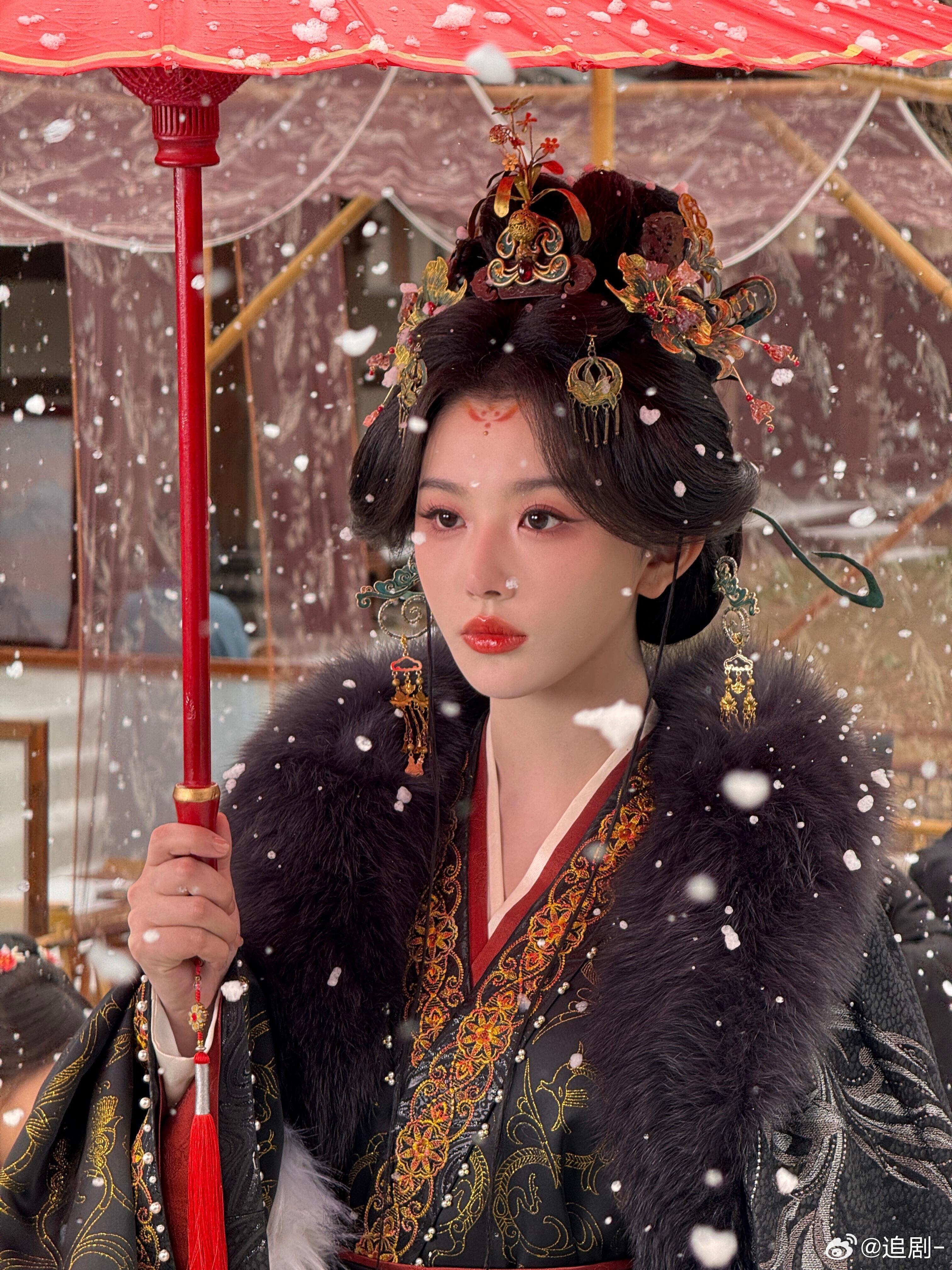 孔雪儿长了一张权谋女主脸孔雪儿这张脸真的太适合权谋剧本了，昭阳公主一个眼神就让人
