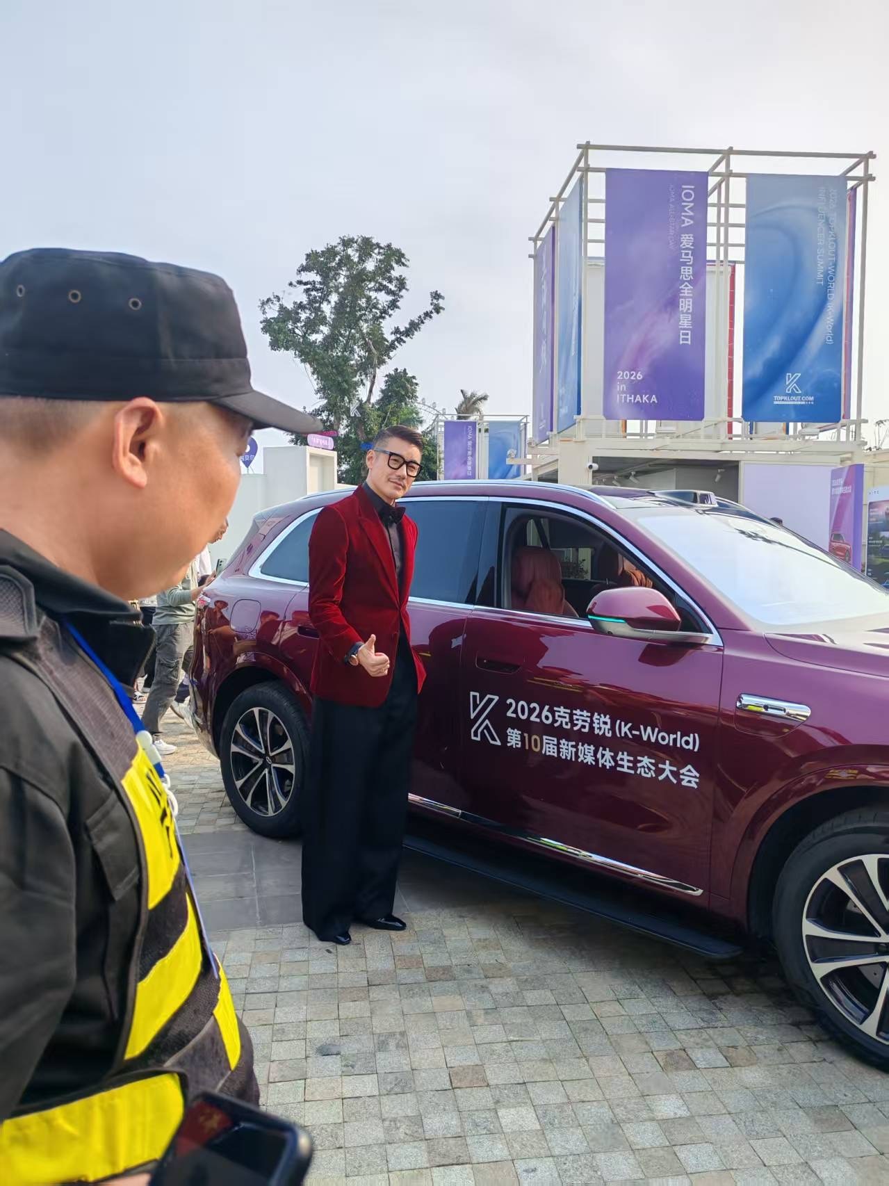 北海克劳锐峰会会议工作用车北海克劳锐峰会嘉宾座驾大赏 这次北海克劳锐峰会从接驳到