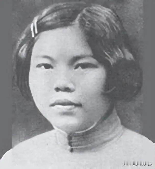 枪毙前她塞满嘴生黄豆，血沫子都咽下去，原来藏着救命暗号！
 
枪毙前，她突然往嘴