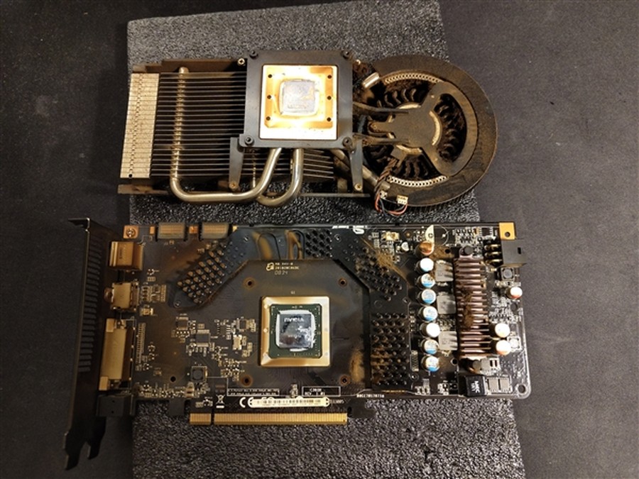 太惨了，烟民的9800GT显卡用了17年后是啥样？