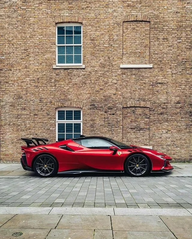 好车分享 深邃而性感的红色Ferrari SF90 XX 
