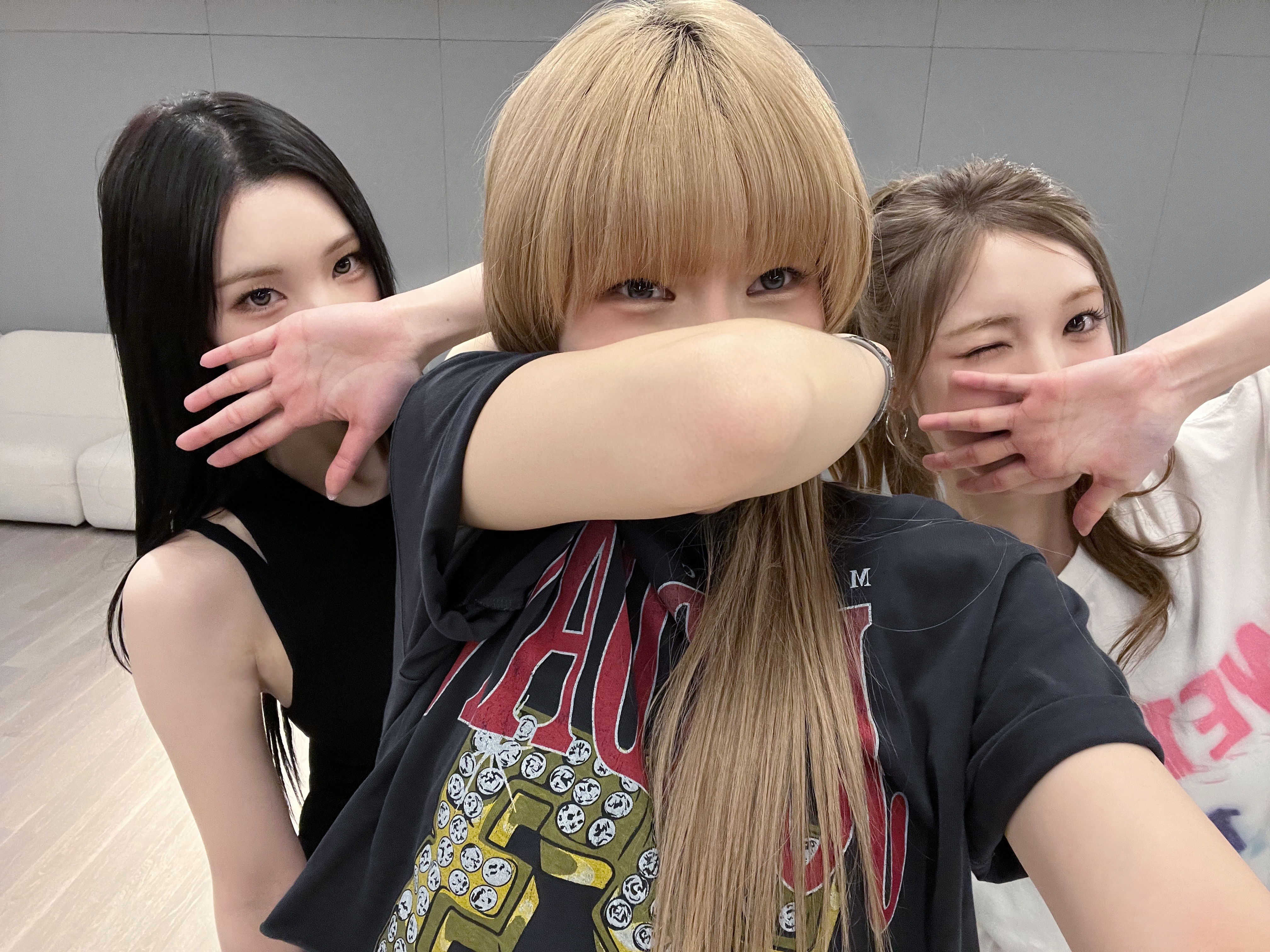 Bada lee练习室老师 Bada 即将到来欢迎来到练习室，这里有爱跳舞、调皮