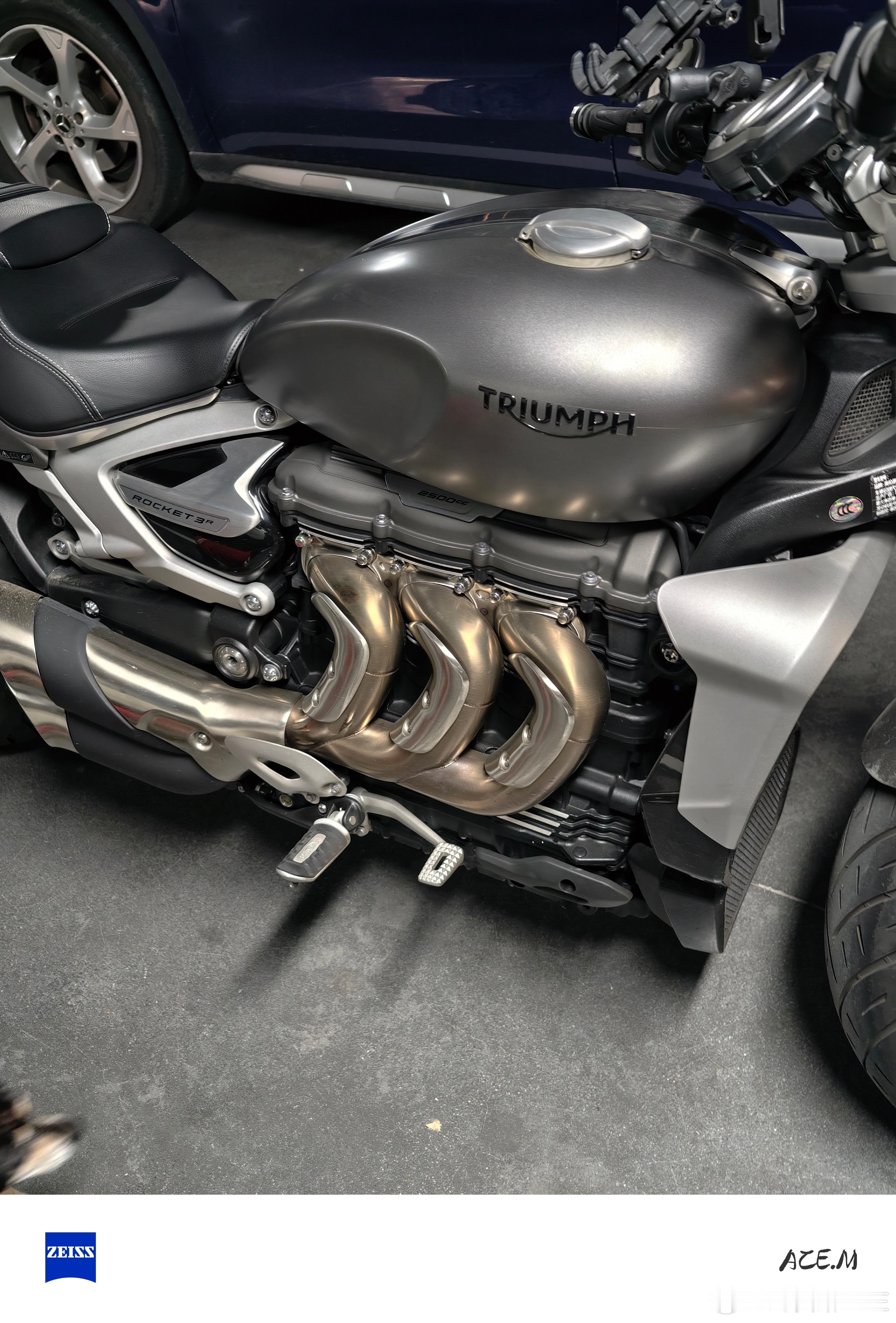 这好东西啊，每天回家看到邻居的各种车真想拍个节目，凯旋火箭Rocket3 排量2