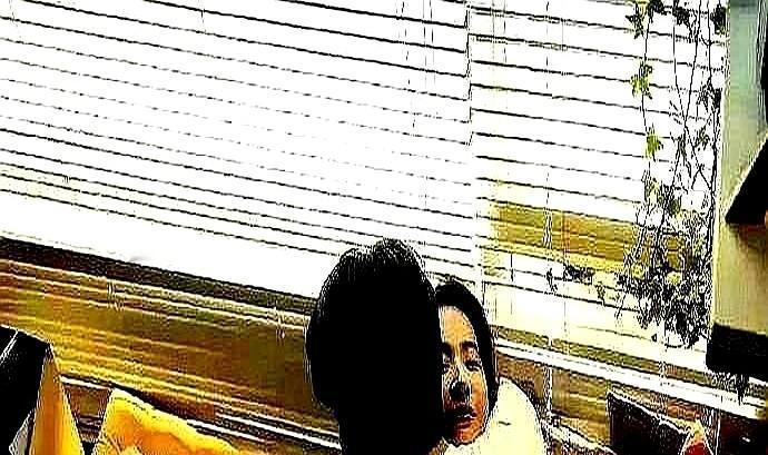 以前拍吻戏，导演喊“来吧”，演员就得上。
现在不行了，抱枕先上，距离写进合同，现