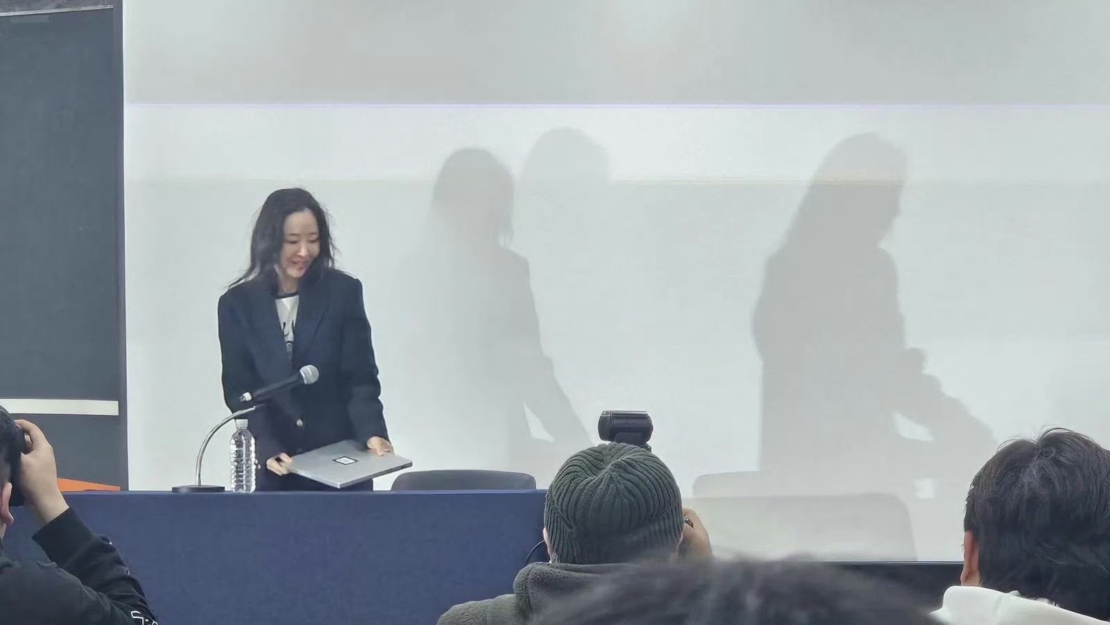 闵熙珍放弃赔款 闵熙珍出席第四次记者会闵熙珍放弃赔款换hybe放弃诉讼 