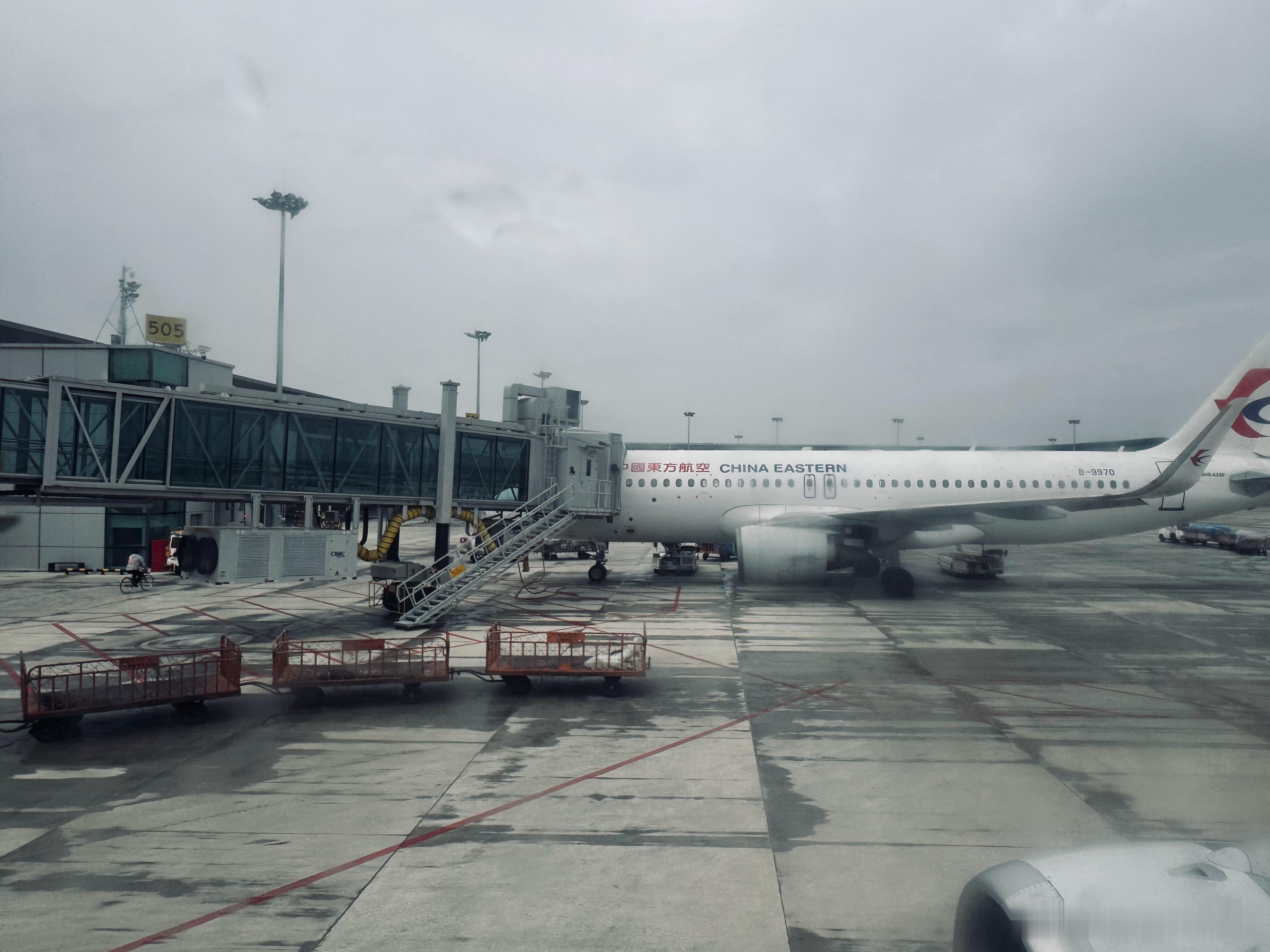 这一排燕子标，不说还以为到上海了呢[喵喵]航空[超话]  ​​​