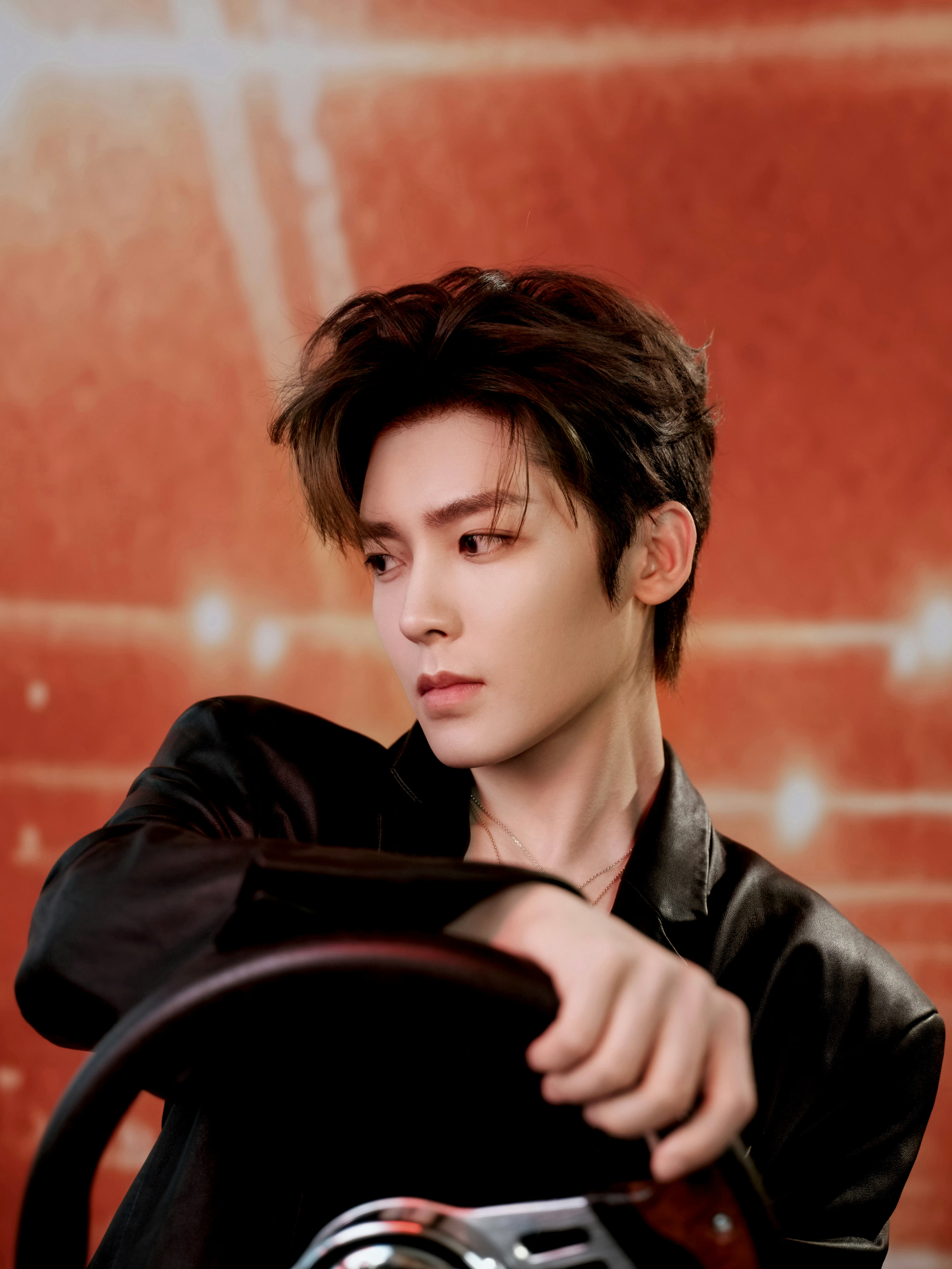 侯明昊 × 长城欧拉5限定版交付仪式造型大片 