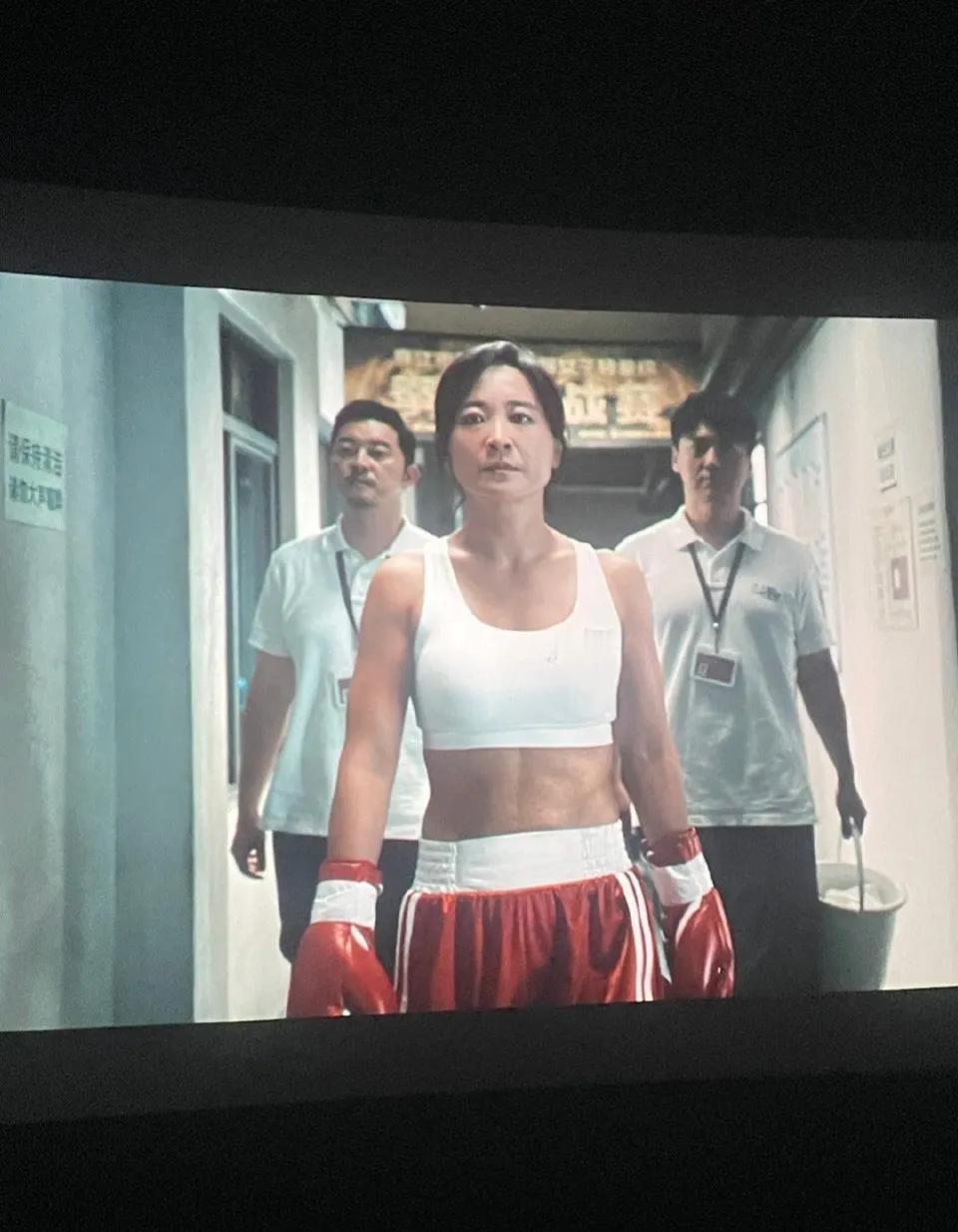 热辣滚烫这部电影一定值得看，减肥真的不是一件容易得事情，尤其还是短时间内瘦那么多