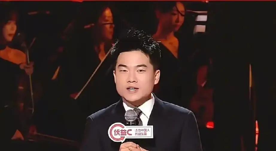 3小时背30本书，他挣了300万
 
昨天刷到董宇辉卖书，3小时没看提词器，张嘴