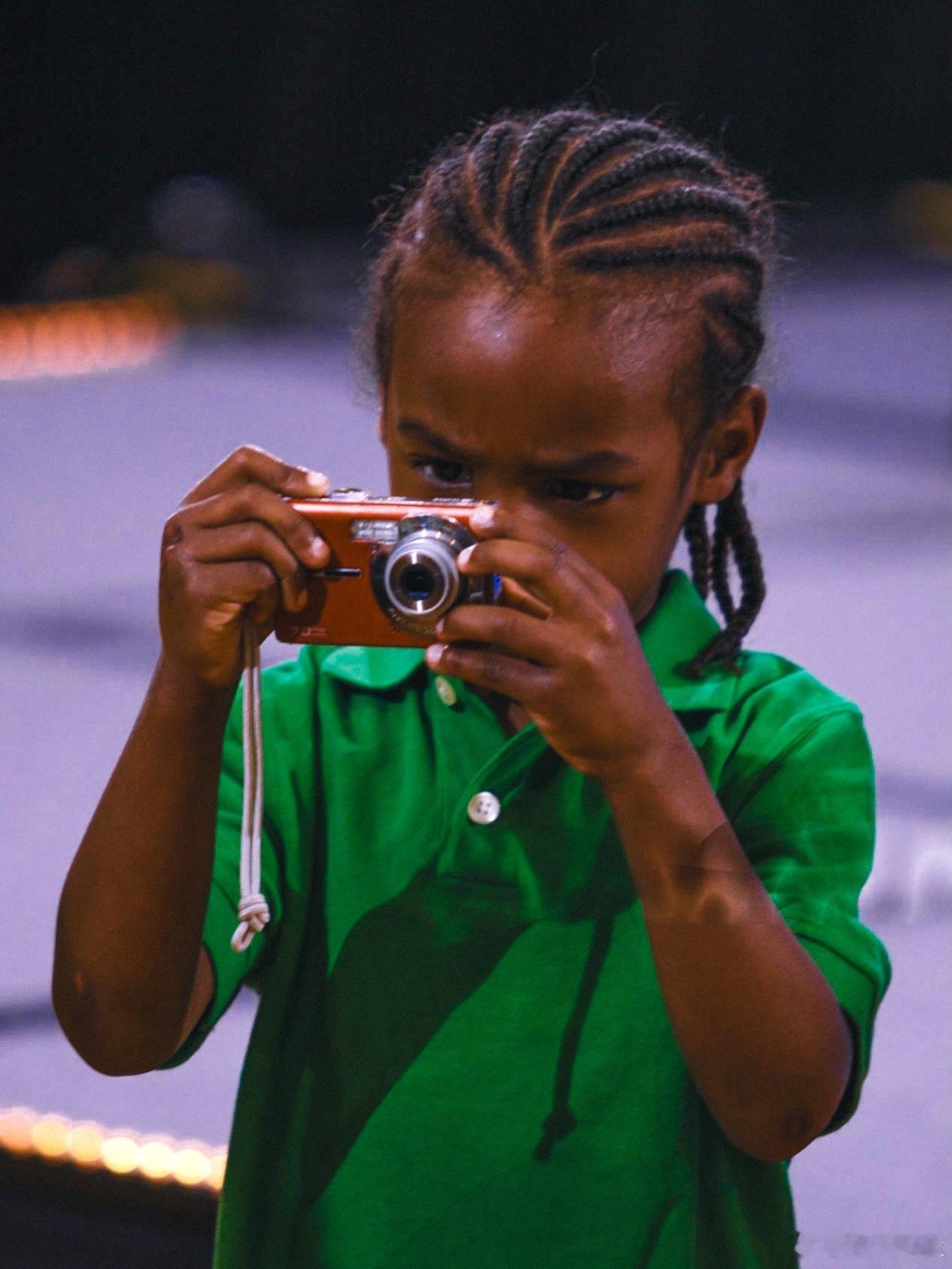 📸 一组老照片：2009年5月4日，俄亥俄州阿克伦，圣文森特-圣玛丽高中。勒布